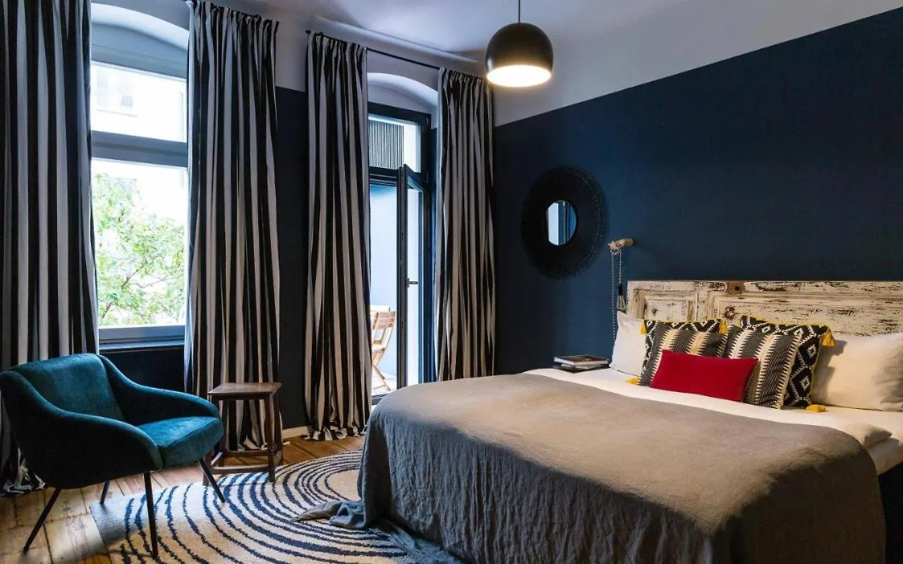 One Bedroom Apartment With Balcony H12 location